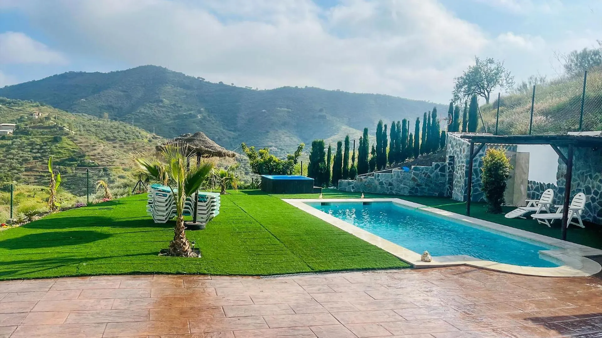 Gorgeous Home In Arenas With Wifi